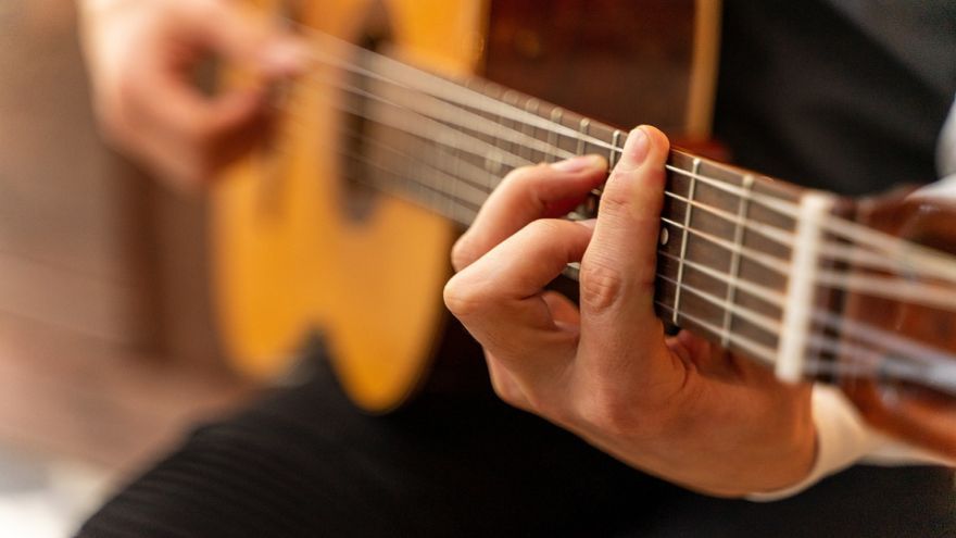 Unleash Your Inner Guitarist: Coursera's Melodic Pathways！