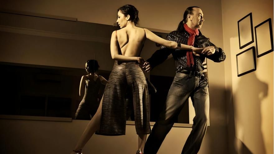 Exploring Tango's Elegance: Cadencias, Americana, and Cross Variations